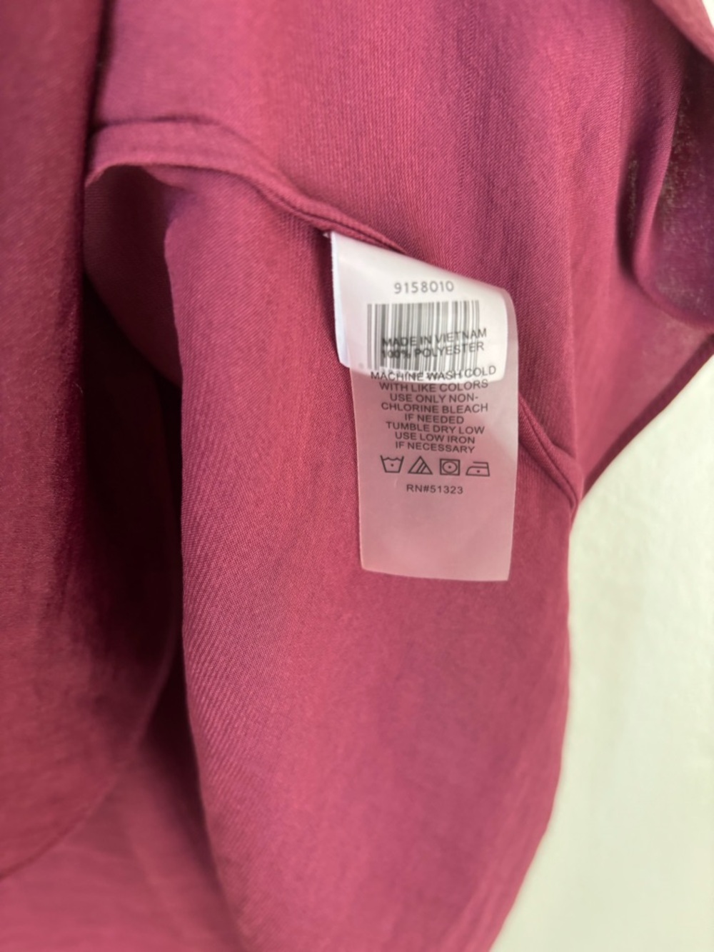 Vince Camuto Burgundy Sleeveless V-Neck Blouse - Picture 4 of 4